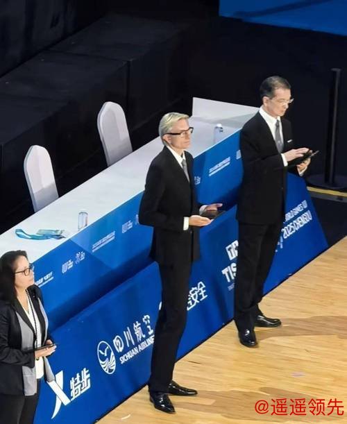 前裁判哈维尔·埃斯特拉达:揭秘西甲裁判年薪30万欧背后的真相 前裁判哈维尔·埃斯特拉达:揭秘西甲裁判年薪30万欧背后的真相